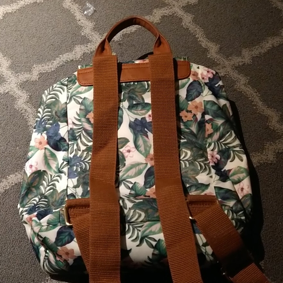 Backpack - Picture 4 of 4